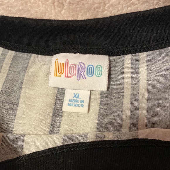 Black and White Strip LuLaRoe Shirt - Picture 2 of 3
